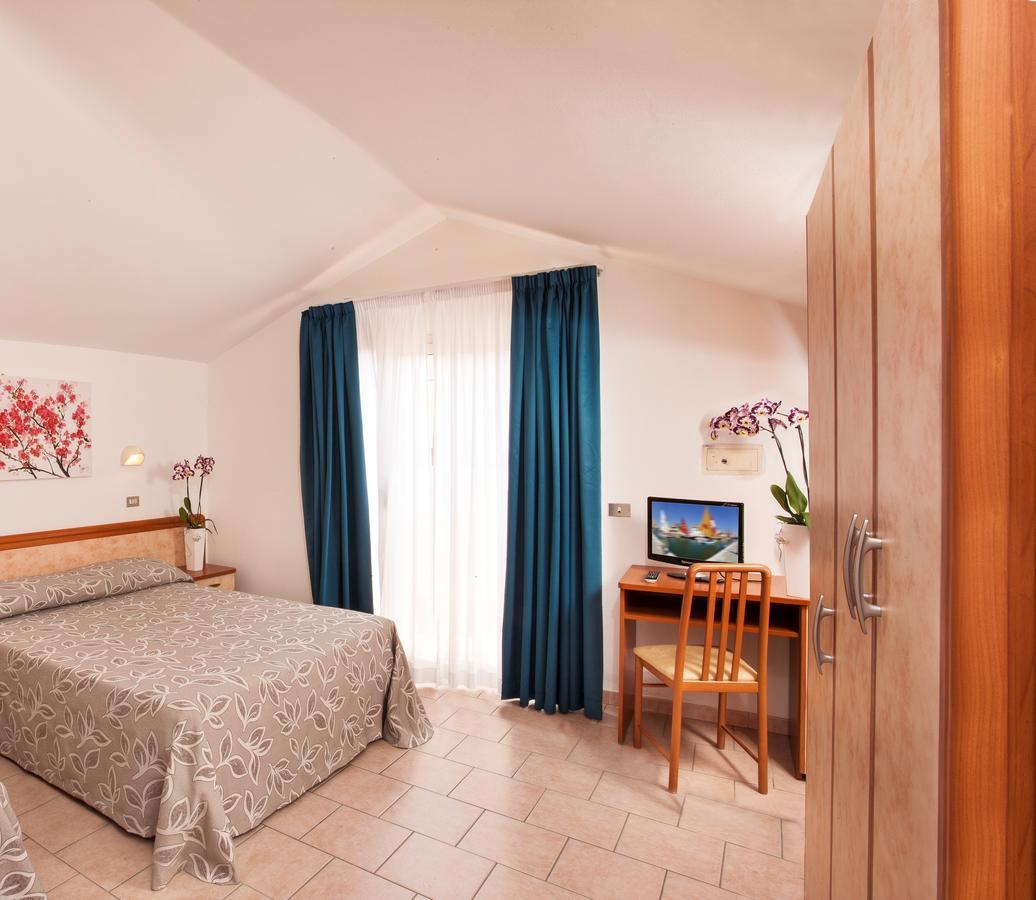 Hotel Calypso Cesenatico Zimmer foto