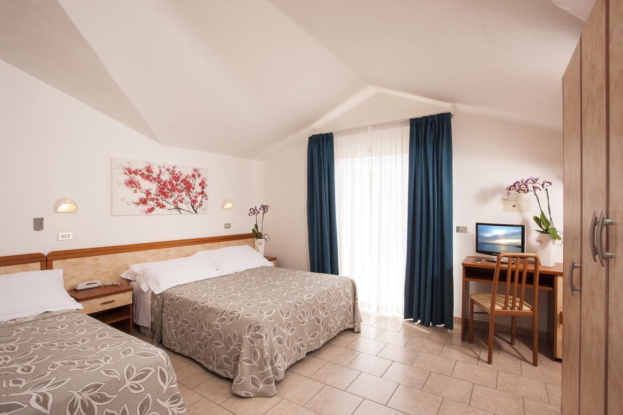 Hotel Calypso Cesenatico Zimmer foto